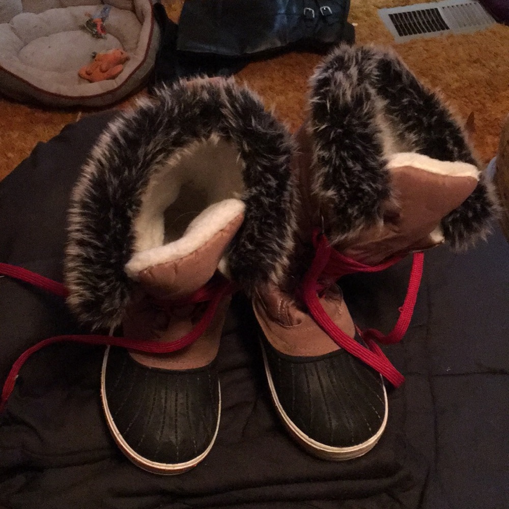 Snow boots